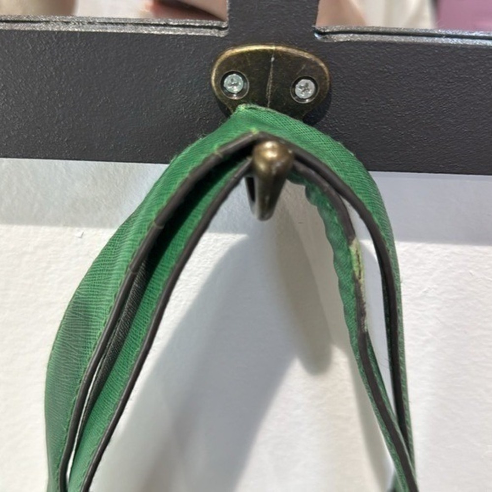 Liz Claiborne Green Satchel Shoulder Bag Purse Gold‎ Chain Accents - Picture 4 of 8